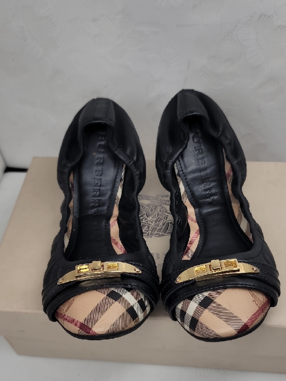 Burberry Black Leather Ballet Flats with Vintage Check Toe and Gold Accent - Picture 8 of 11